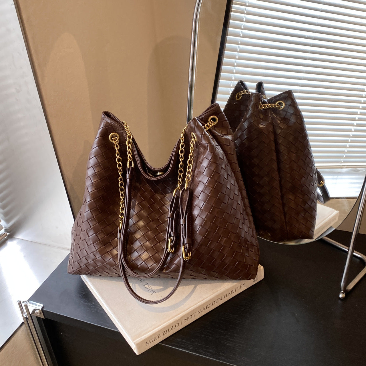 Women's Retro Affordable Luxury Hand-woven High-grade Large Capacity Commuter Tote Bags