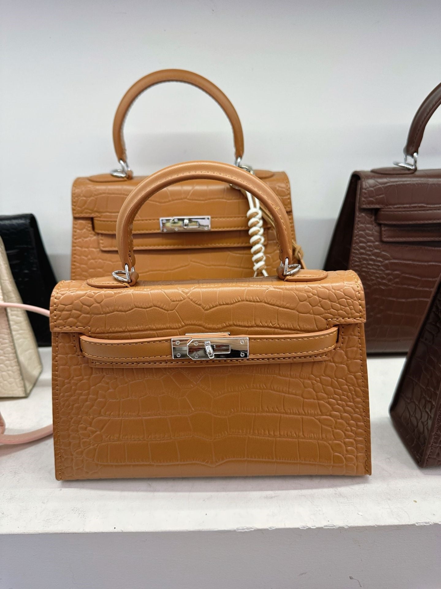 Women's Quality Crocodile Pattern Second Generation Kelly Fashion Candy Color Handbags