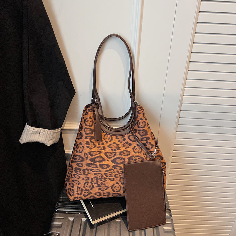 Women's Large Capacity Frosted Leopard Print Trend Retro Shoulder Bags