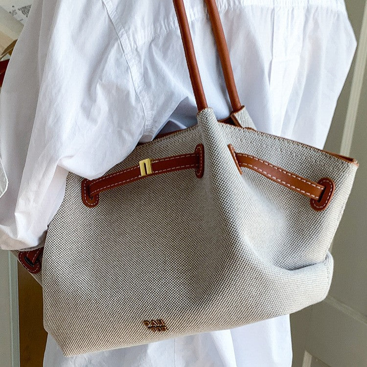 Graceful Women's Retro Underarm Summer One Tote Bags