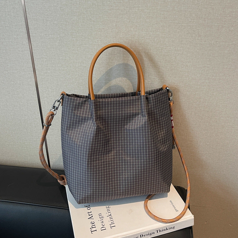Women's Fashion Plaid Niche Portable Commuter Simple Women's Messenger Bag