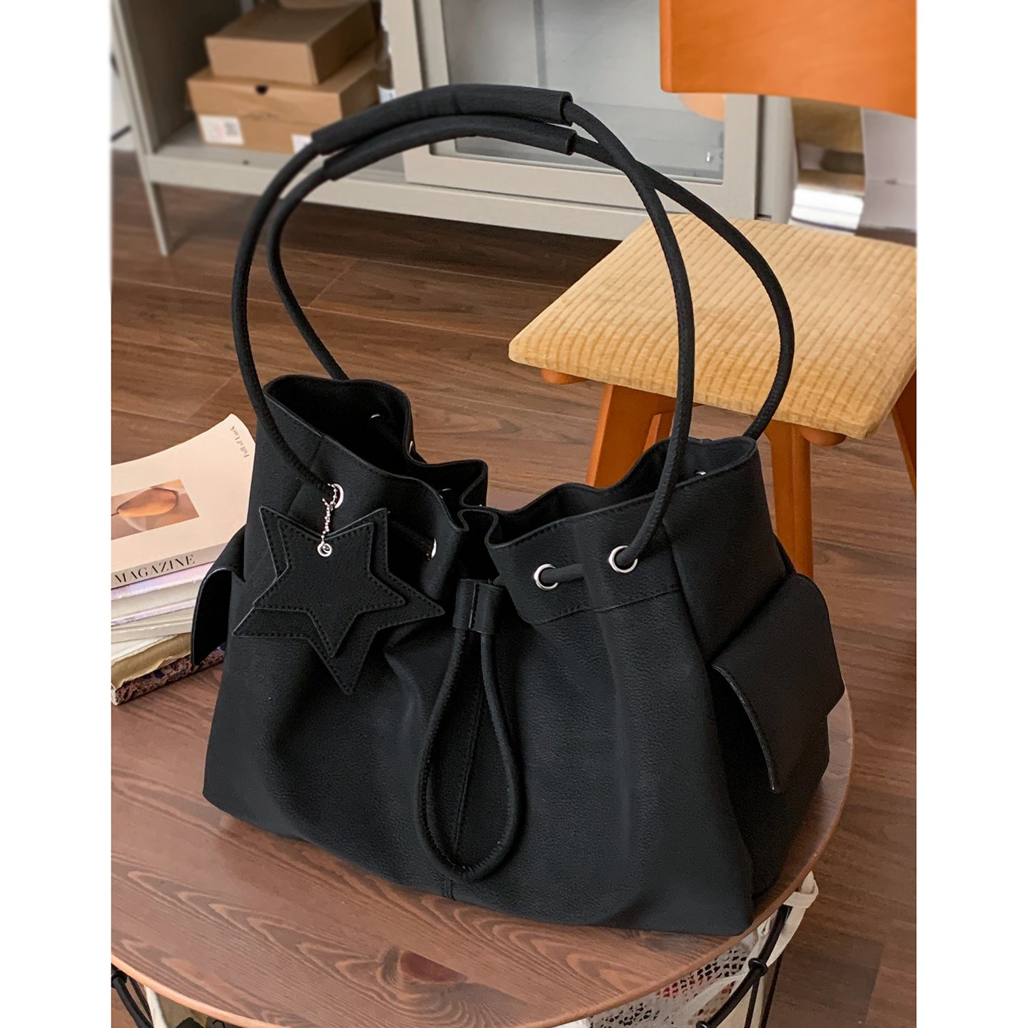 Attractive Women's Korean Underarm Simple Commuter Tote Bag