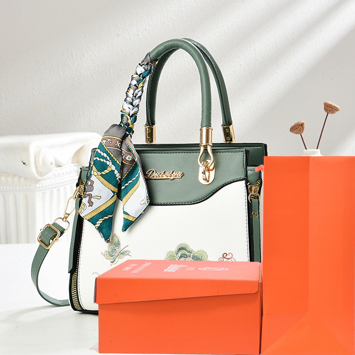 Women's Gift High Sense Chinese Style Embroidery To Women's Handbag