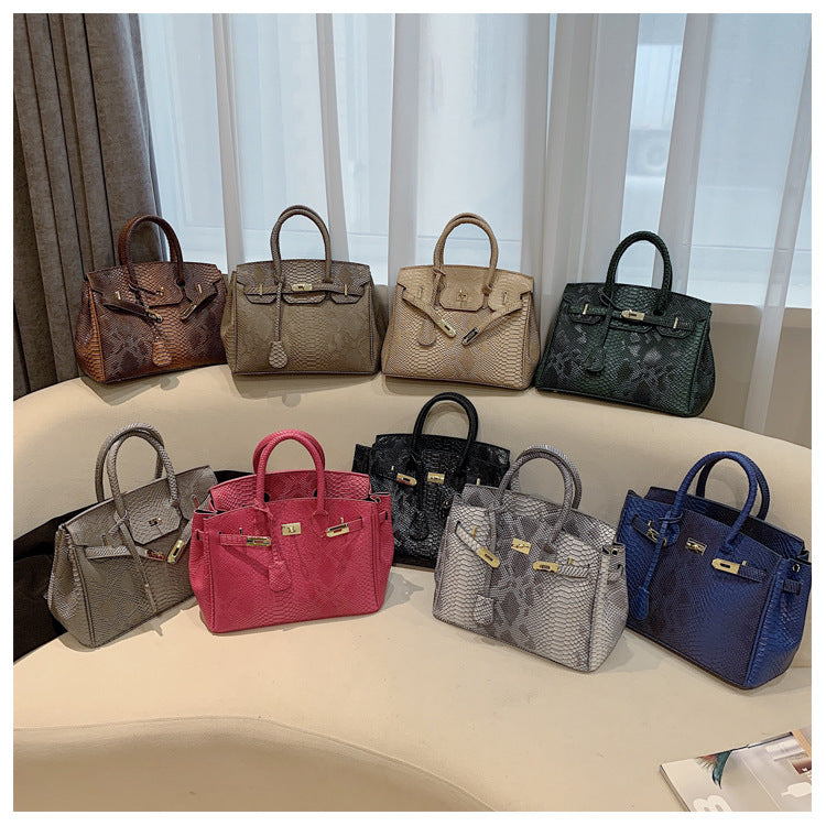 Women's Retro Snakeskin Pattern Kelly Trendy Large Women's Messenger Bag