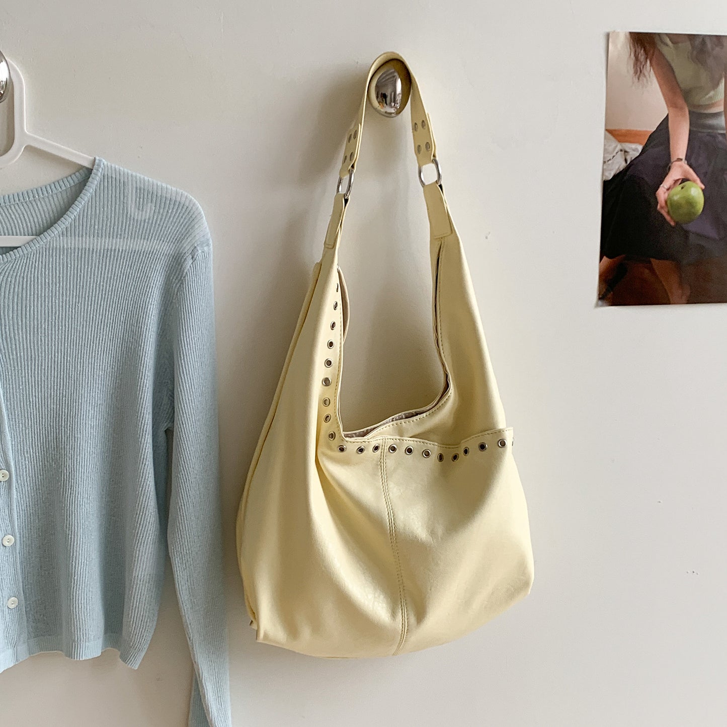 Women's Leisure Commute Rivet Horizontal Large Capacity Retro Style High-grade Tote Bag