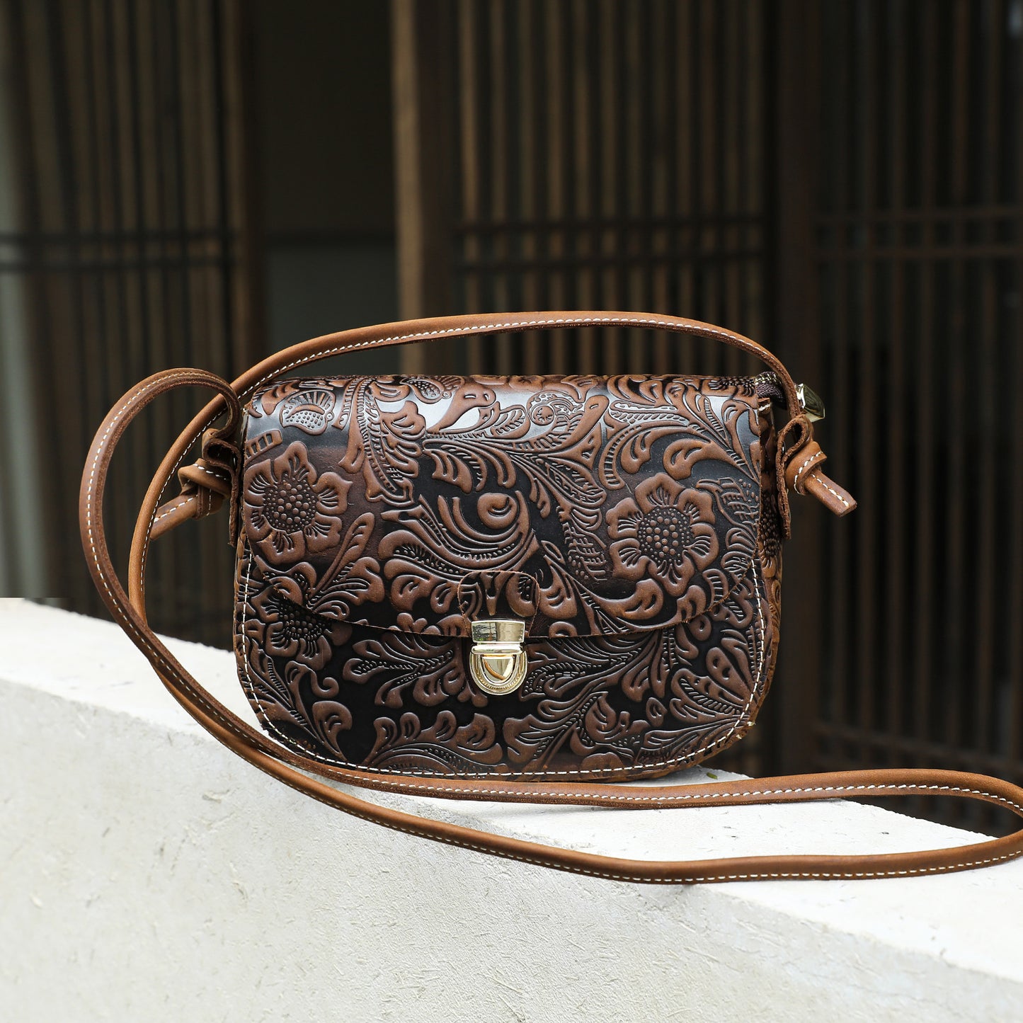 Women's Crazy Horse Leather Retro Embossing Fashion Women's Messenger Bag
