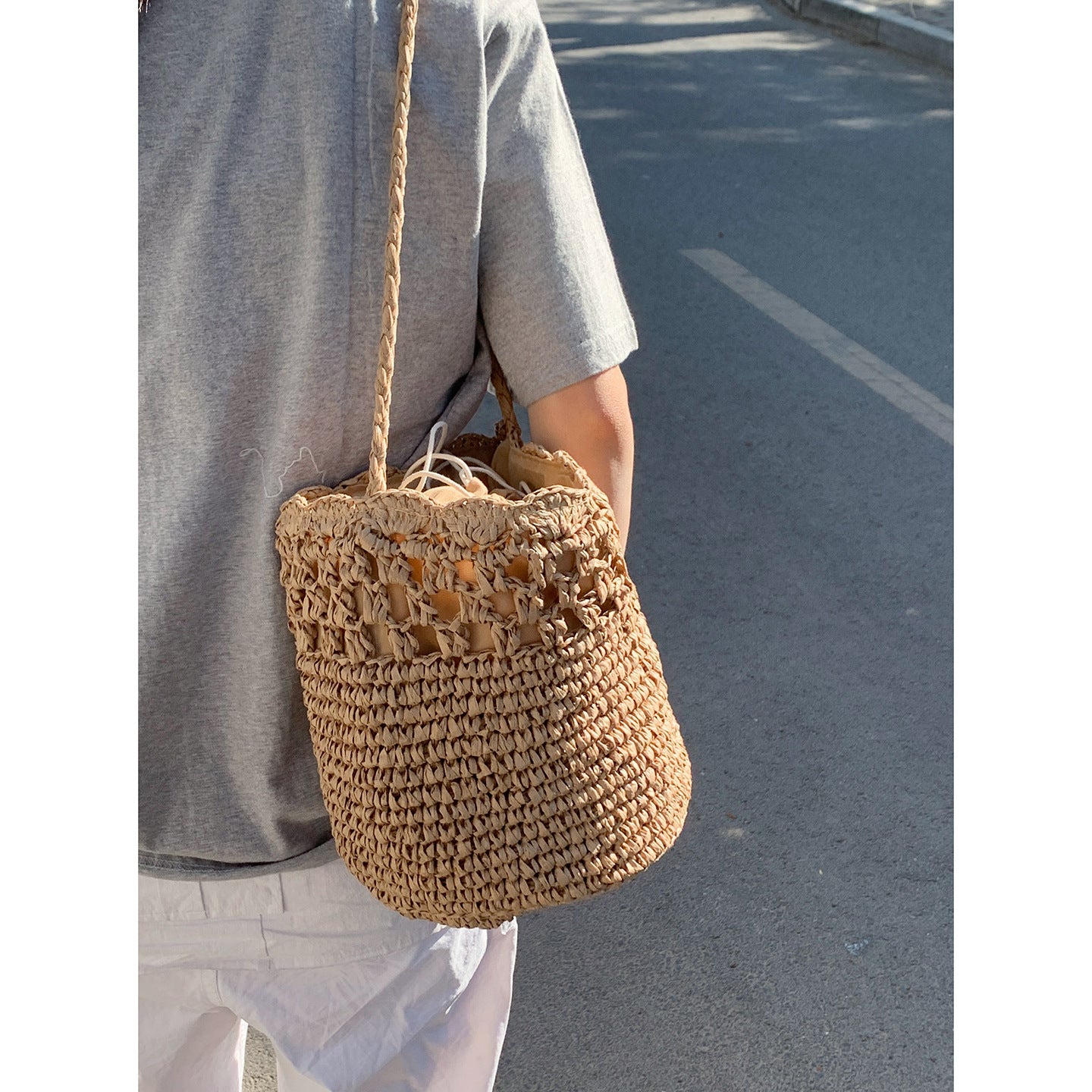 Women's Niche Summer Flower Edge Weaving Hollow Fashion Single Large Capacity Bucket Bag