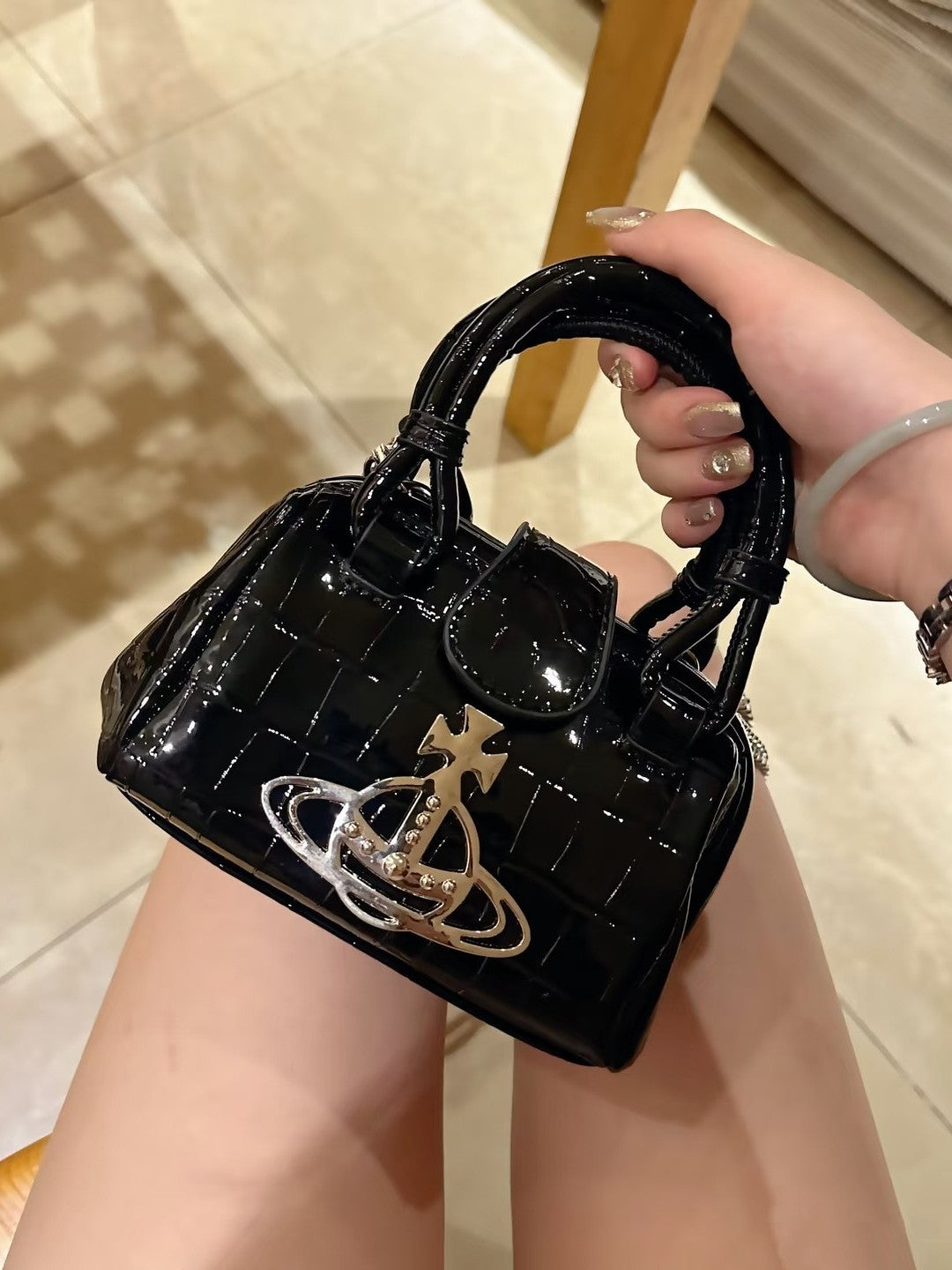 Saturn Waste High-grade Crocodile Pattern Patent Leather Frame Clip Women's Handbag