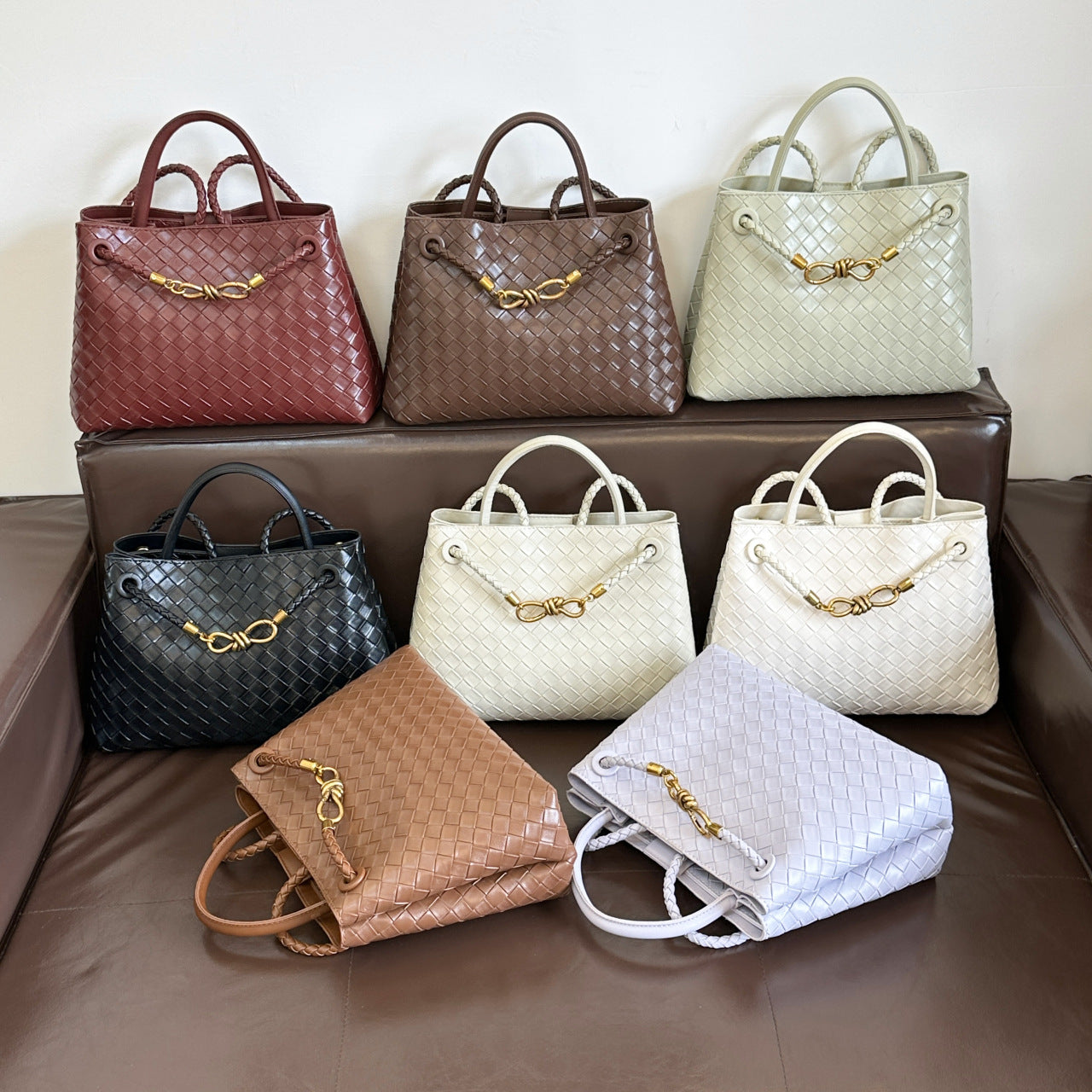 Women's Retro Metal Cord Fastener Woven Niche Women's Messenger Bag