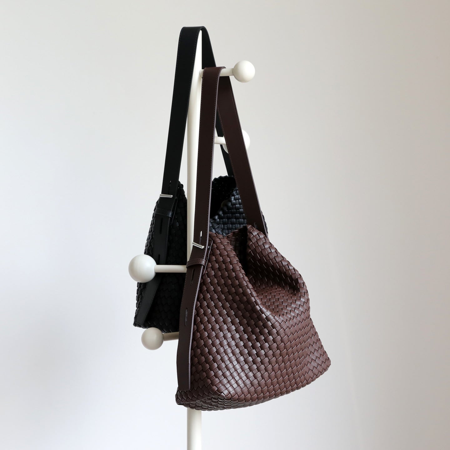 High-grade Handmade Woven Large Capacity Commuter Underarm Mother Leisure Bucket Bag