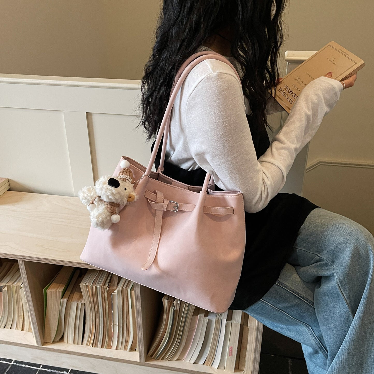 Women's Capacity Retro Fashion Western Style Niche Simple Leisure Handbags