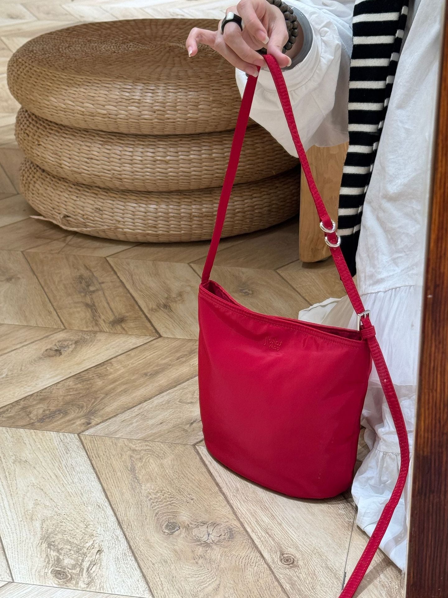 Women's Niche Nylon Cloth Lightweight Commute Minimalist Bucket Bag