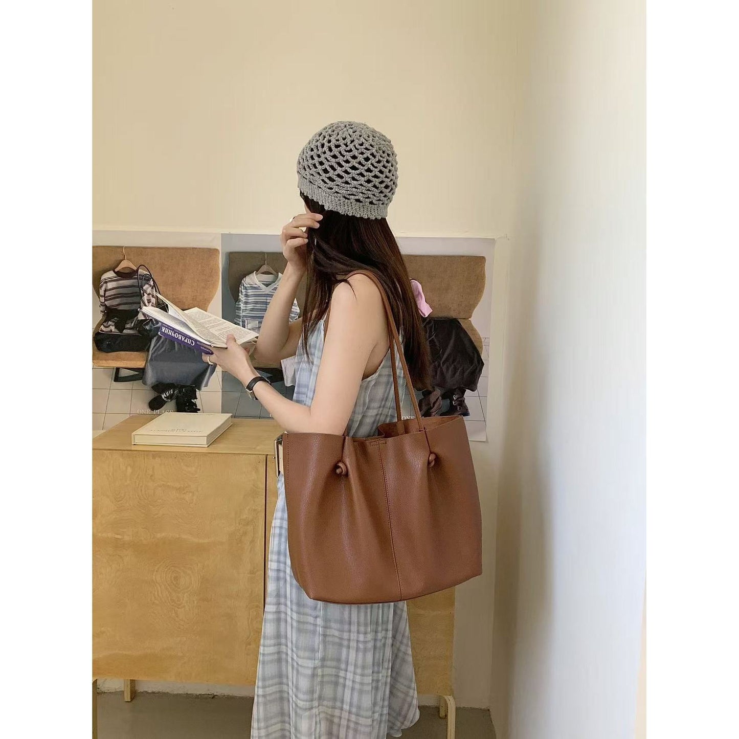Women's Idle Large Capacity Solid Color Commute Easy Women's Handbag