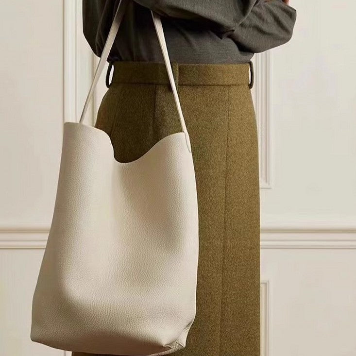 Women's Genuine Leather Large Capacity Commuter One Bucket Bag