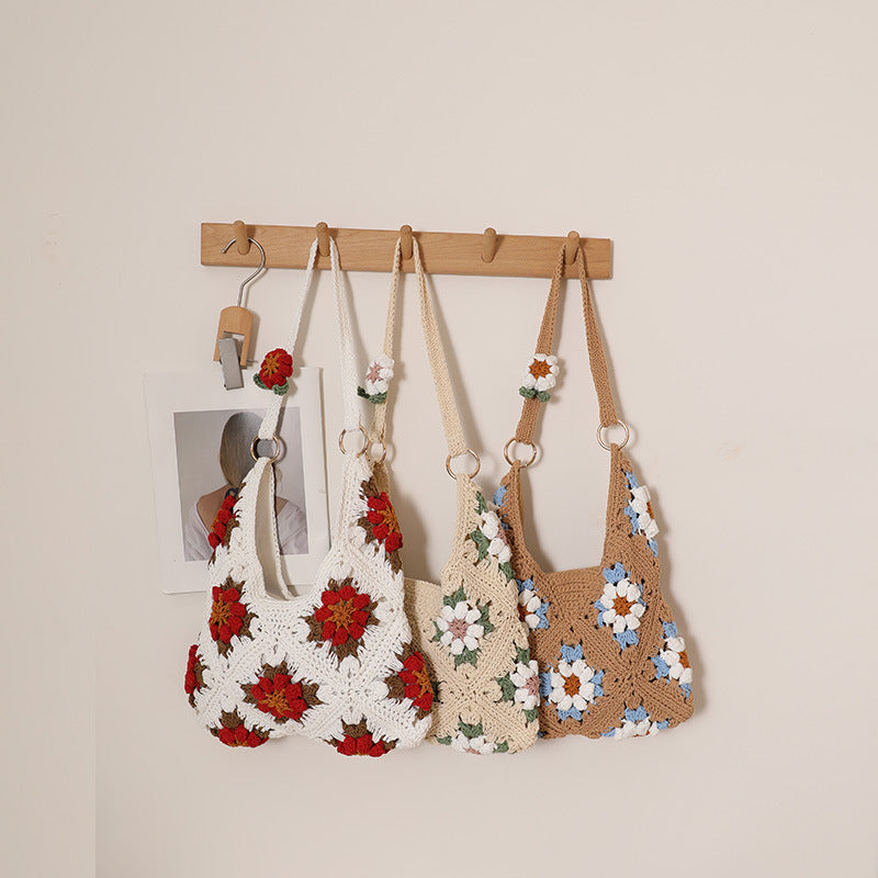 Versatile Large Capacity Flowers Straw Vacation Women's Shoulder Bag