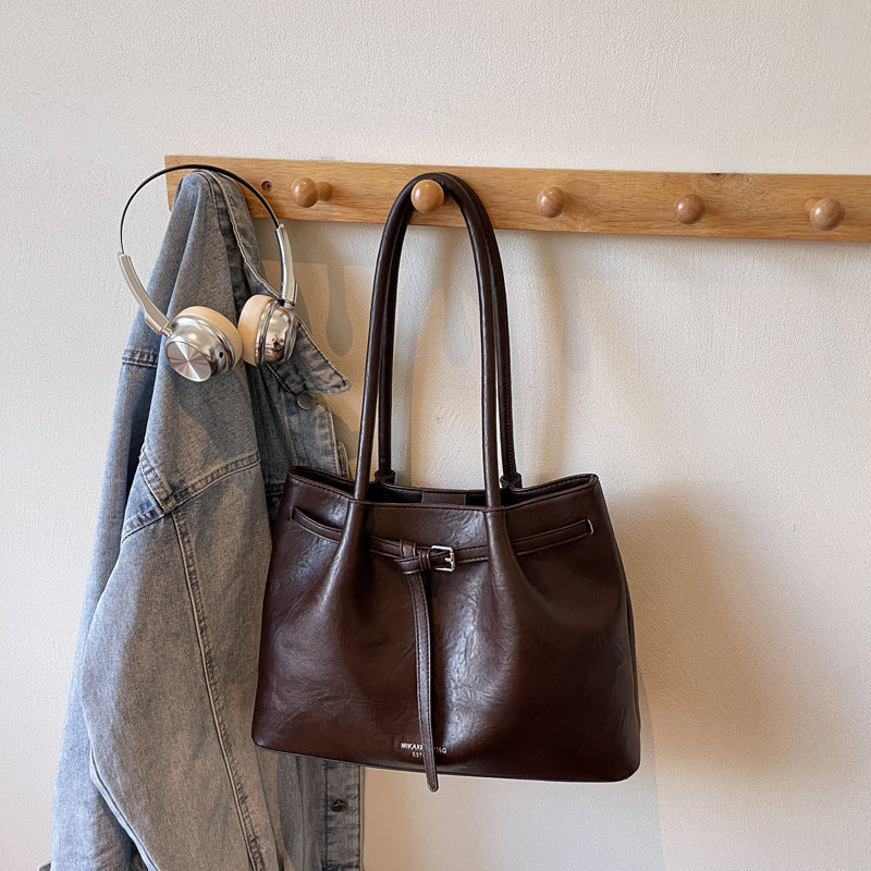 Women's Retro Fashion Underarm Commuter Large Capacity Women's Shoulder Bag