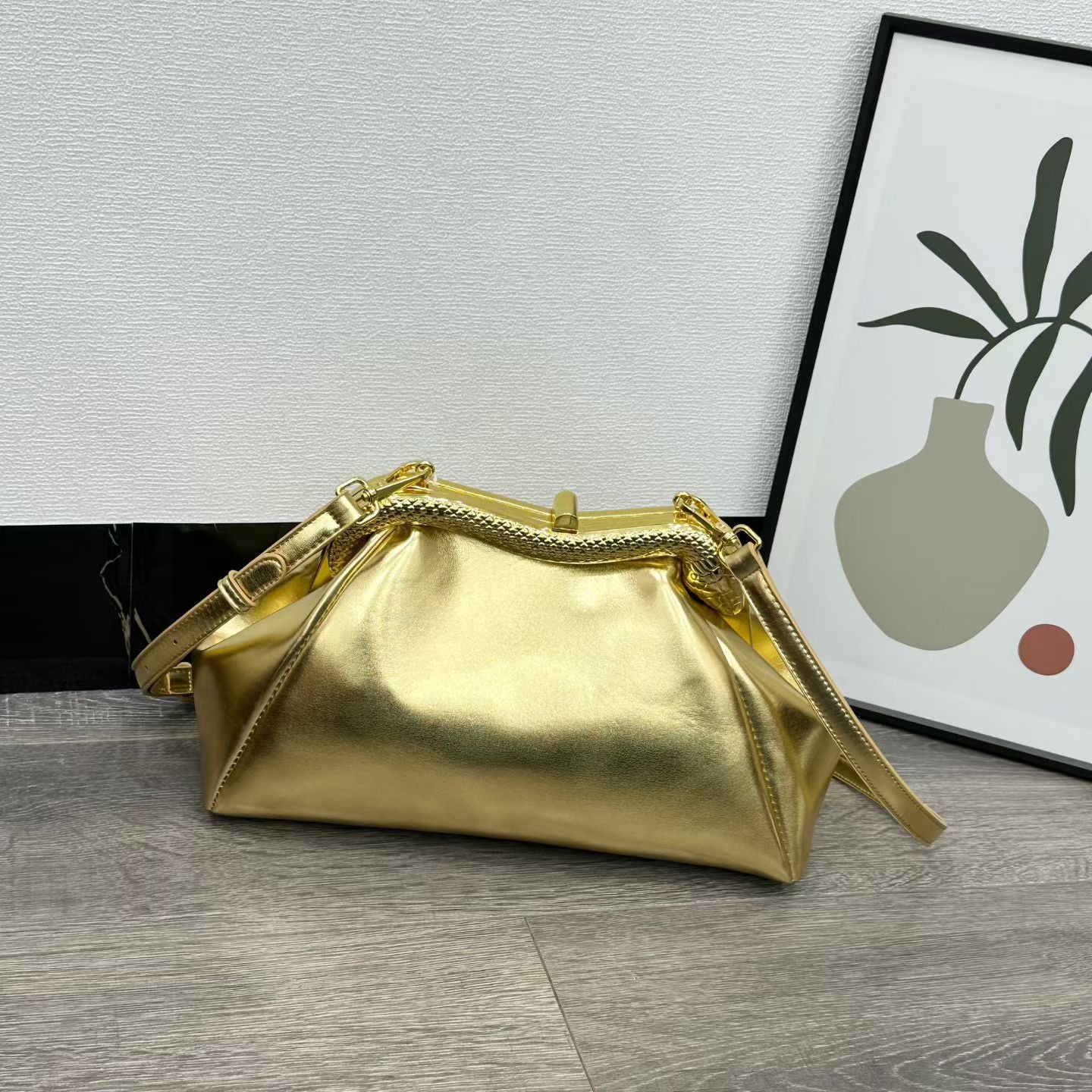 Women's Snake-shaped Clip Exquisite Retro Cloud Underarm Bag
