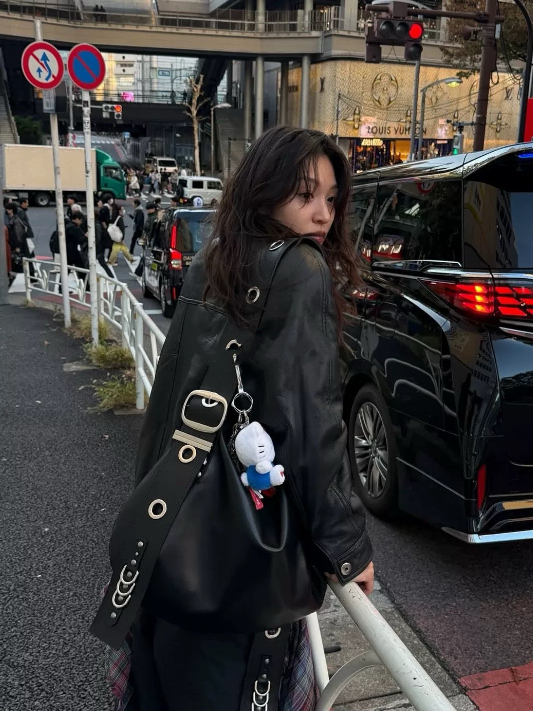 Style Spring Retro Round Hole Punk Motorcycle Women's Shoulder Bag