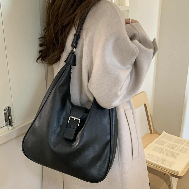 Women's High-grade Retro Commuter Large Capacity Shoulder Bags