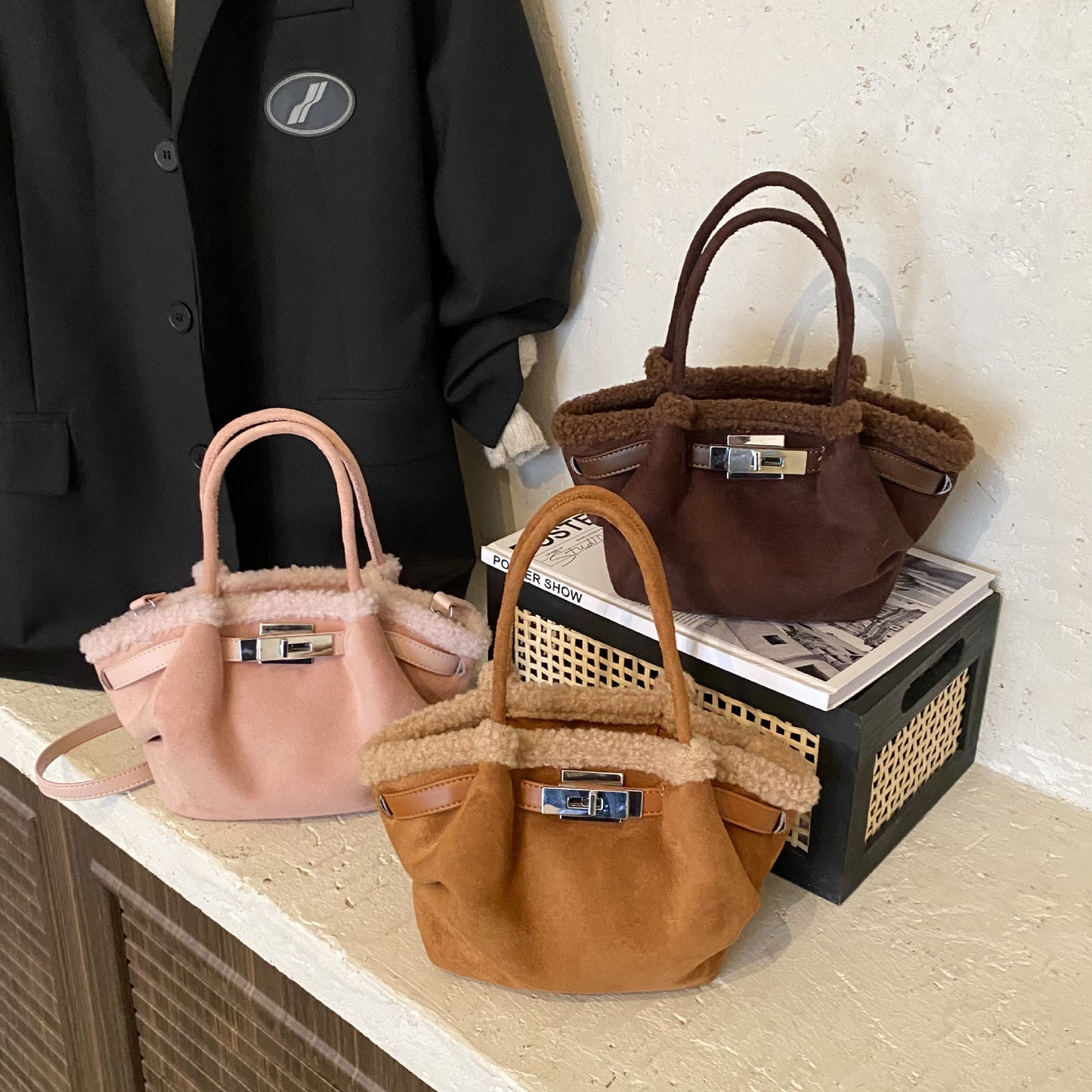 High-grade Retro Plush Female Niche Commuter Women's Handbag
