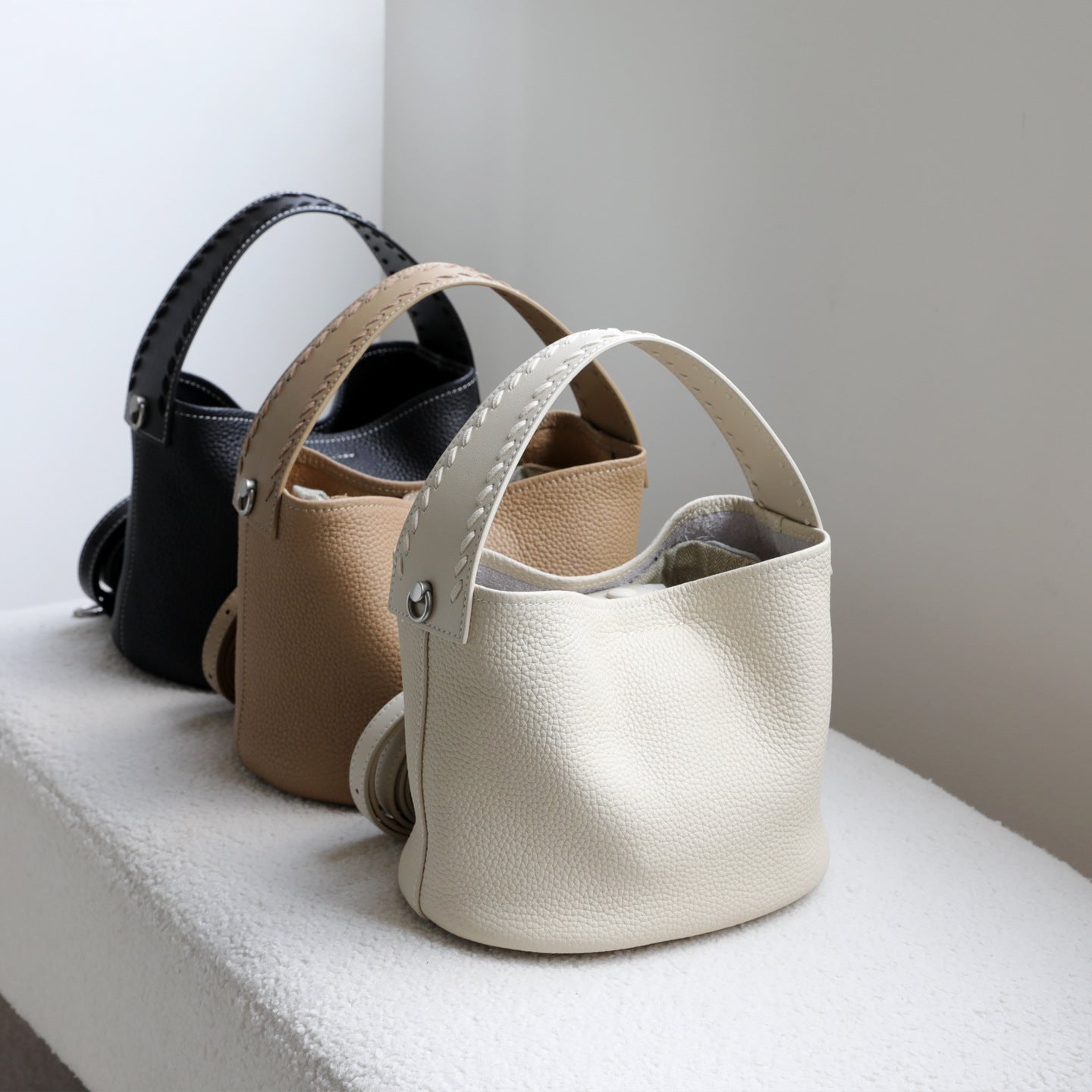 Simple Korean Style Weaving Decorative Portable First Layer Bucket Bag