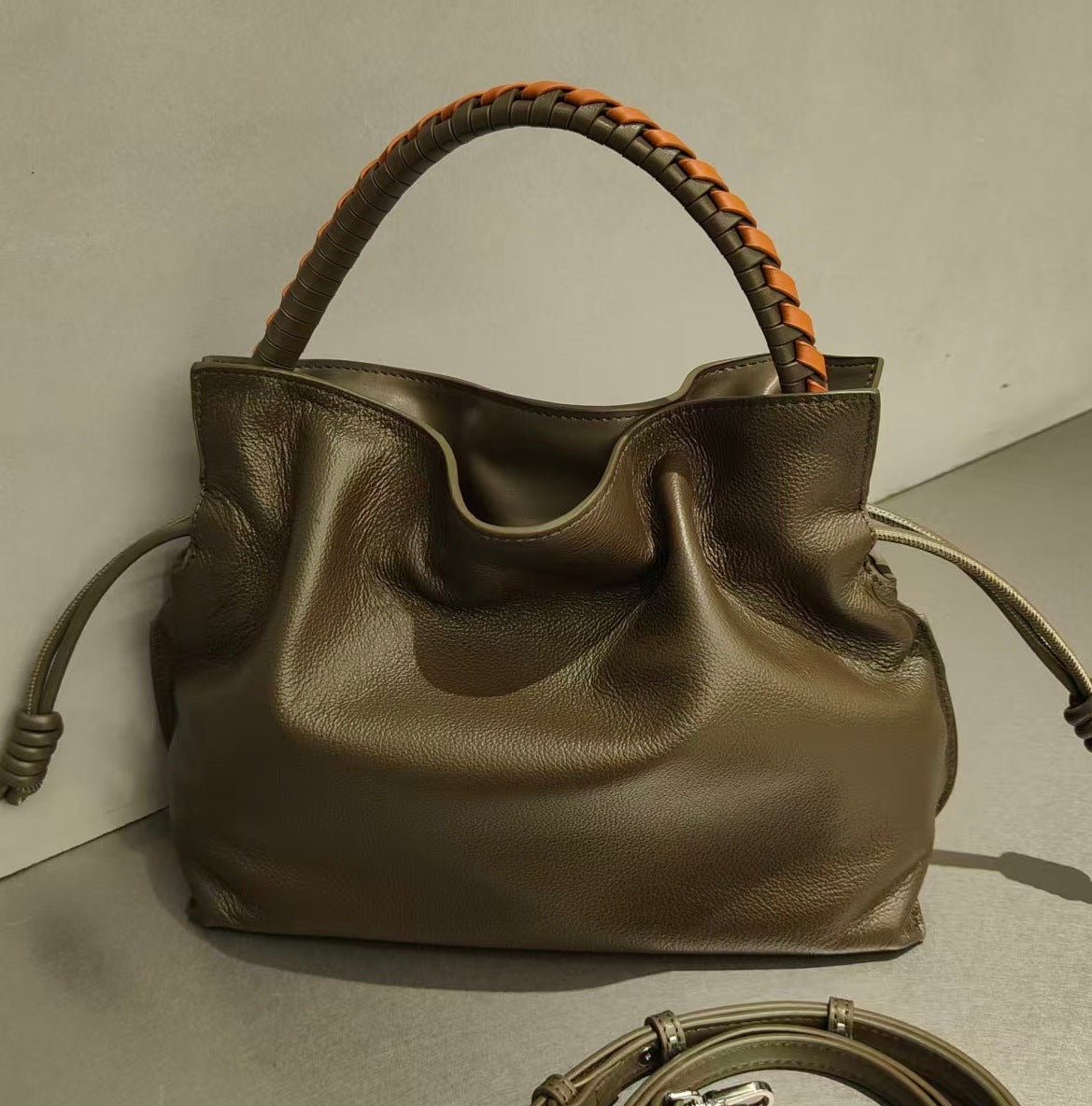 Women's Soft Simple First Layer Cowhide Woven Women's Handbag