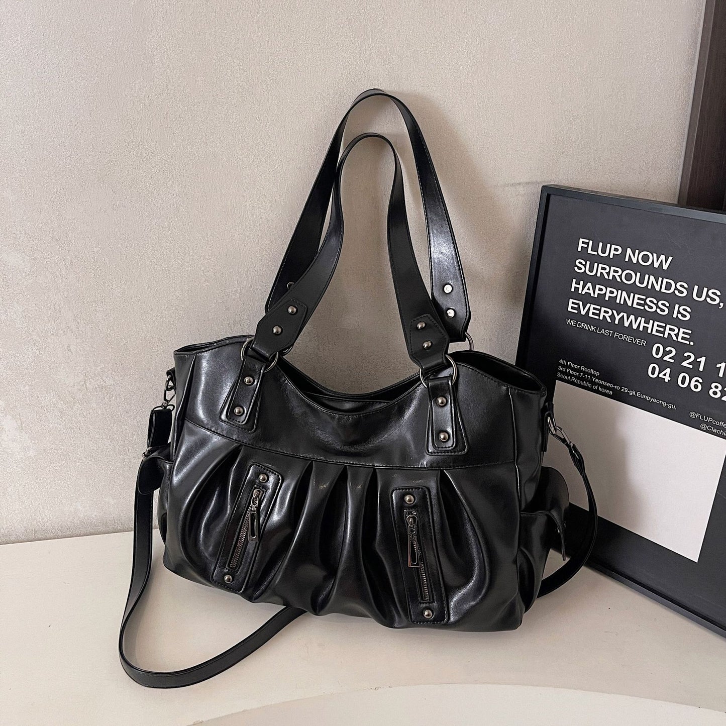 Women's Commuter Large Capacity Niche Design High-grade Light Women's Messenger Bag