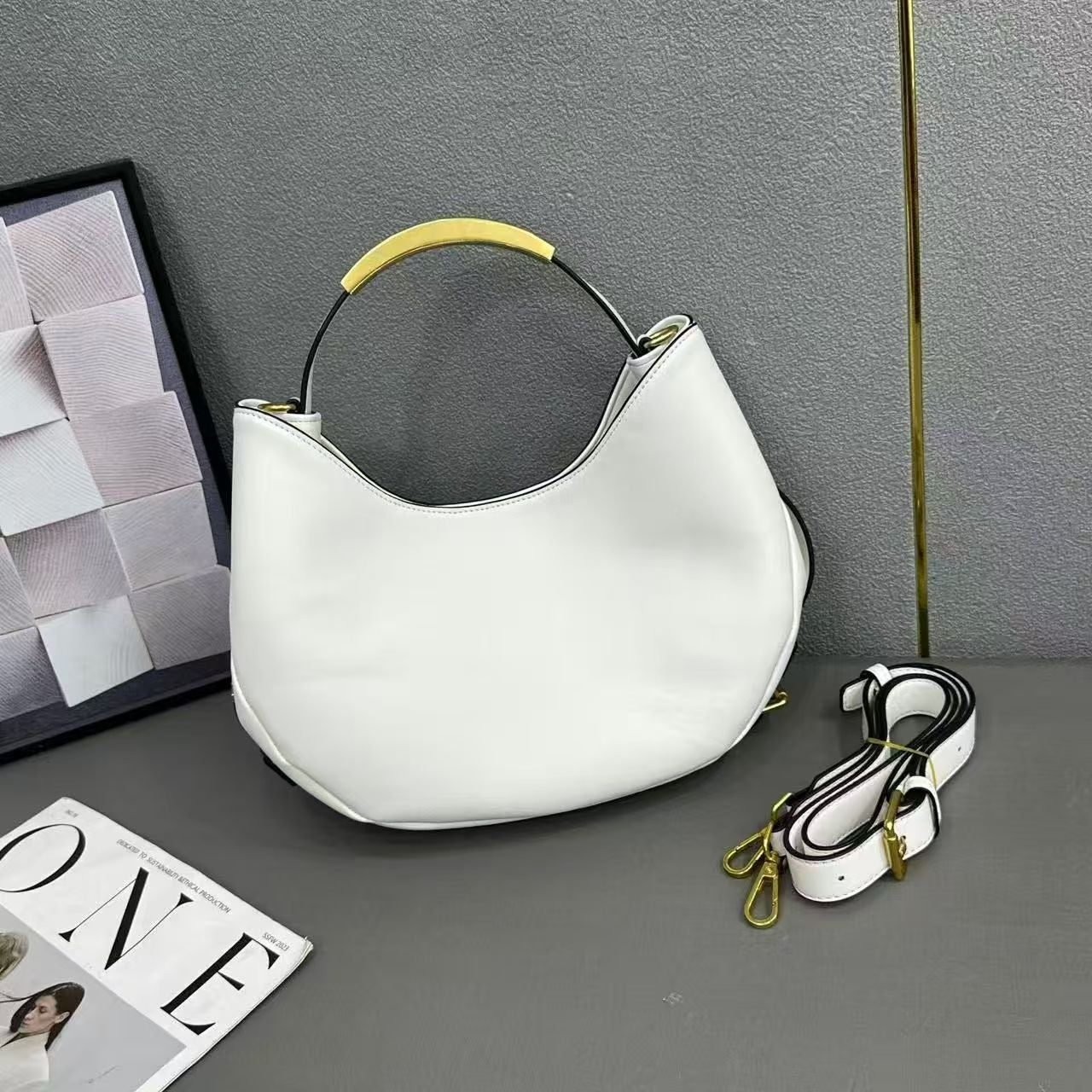 Women's Glossy Selenodont Light Luxury Portable High Sense Fashion Women's Handbag