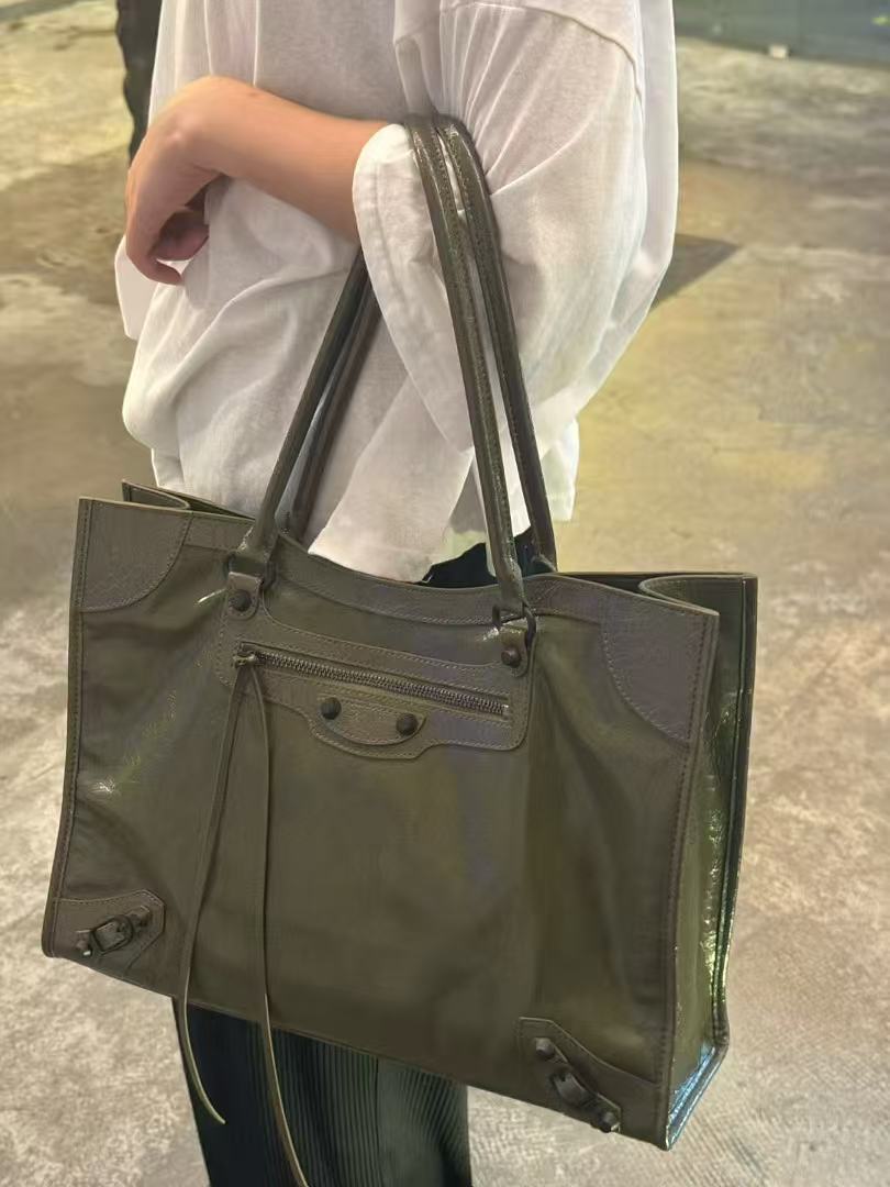 Spring Wear Rivet Motorcycle Large Capacity First Tote Bag