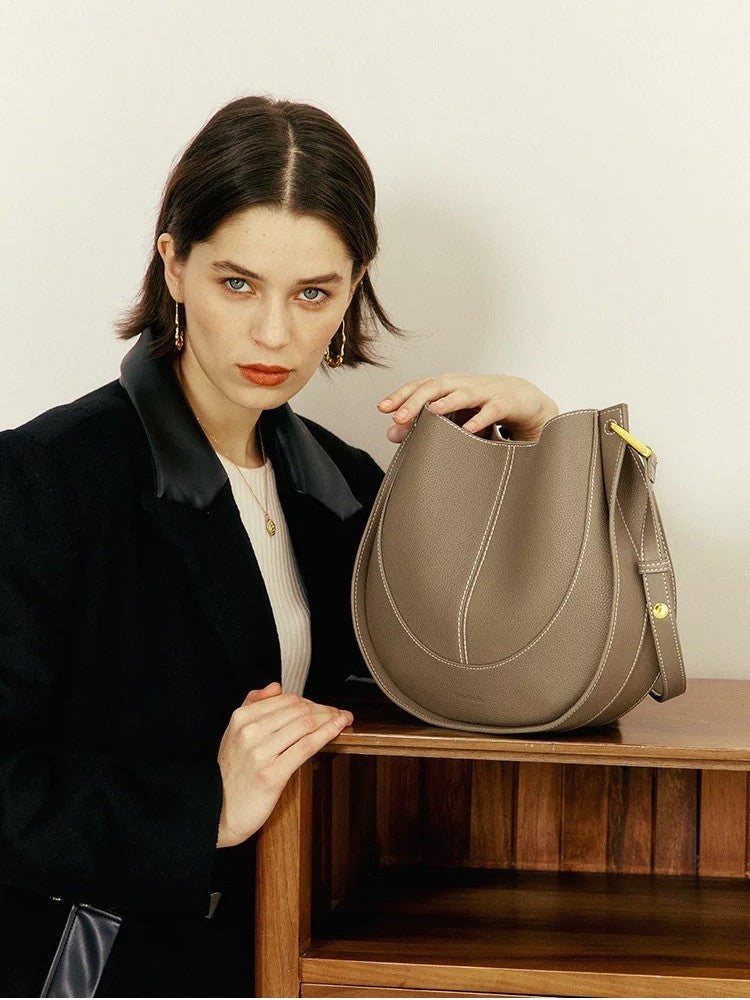 Women's Special Interest Light Luxury High-grade Saddle Style Large Capacity Leisure Women's Shoulder Bag
