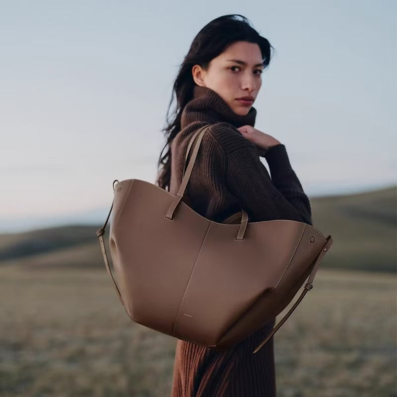 Trendy Women's Wings Portable Simplicity Commuter Handbags