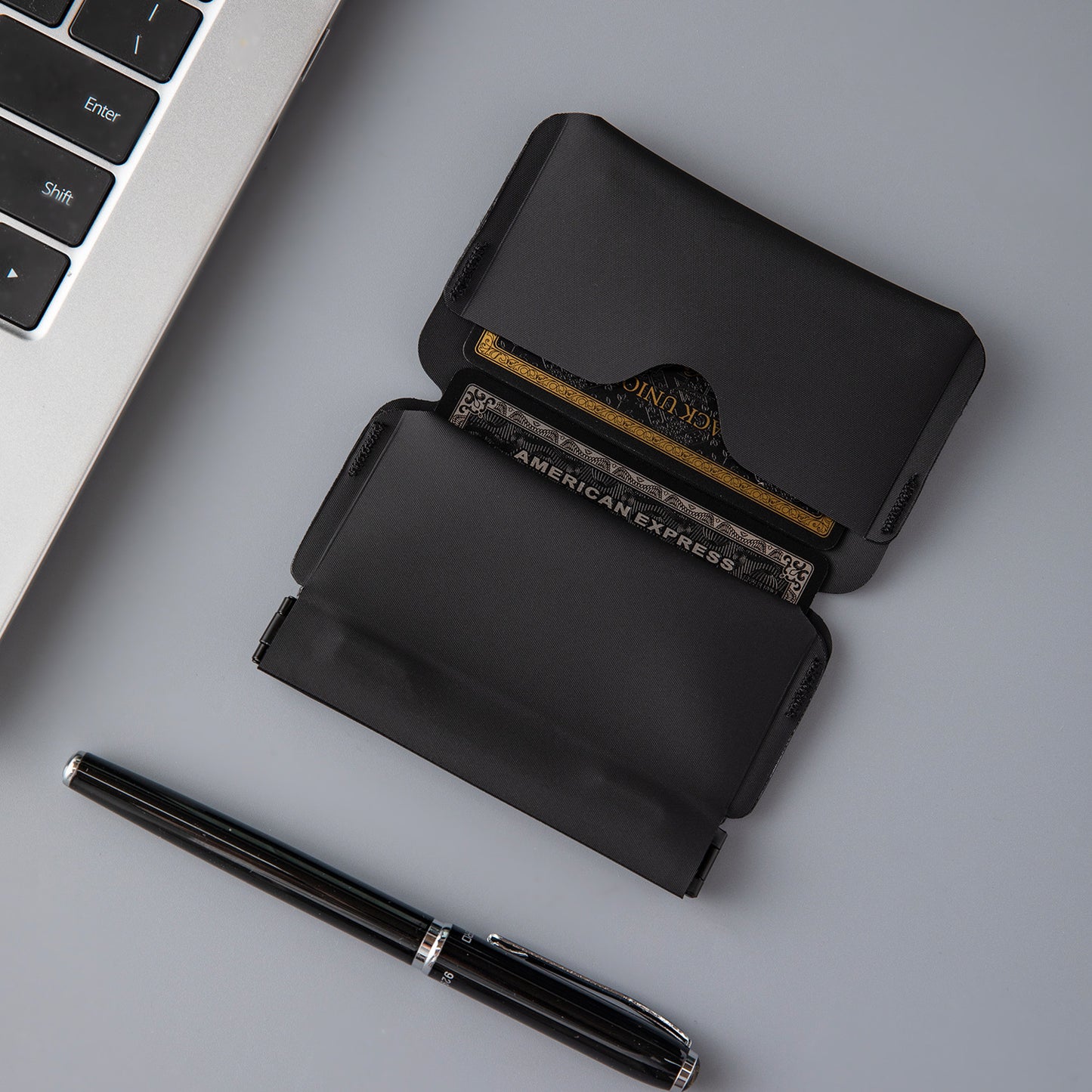 Magnetic Folding Mini Portable Simple Business Card Pack Card Sleeve