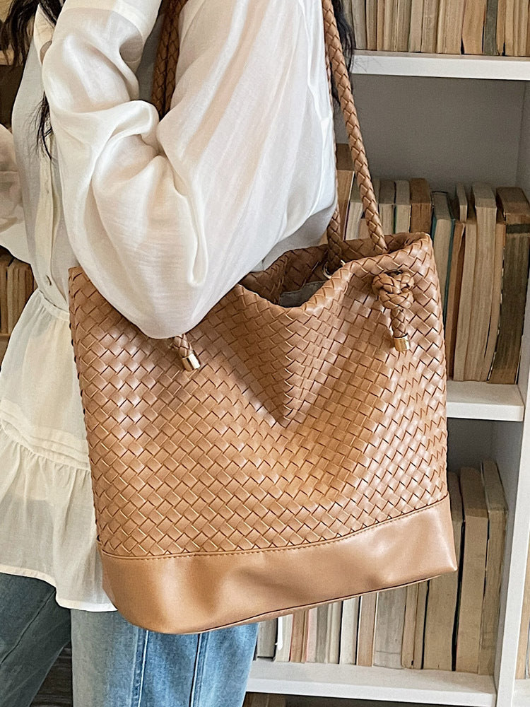 Women's High-grade Hand-woven Fashion Commuter Vintage Bucket Bag