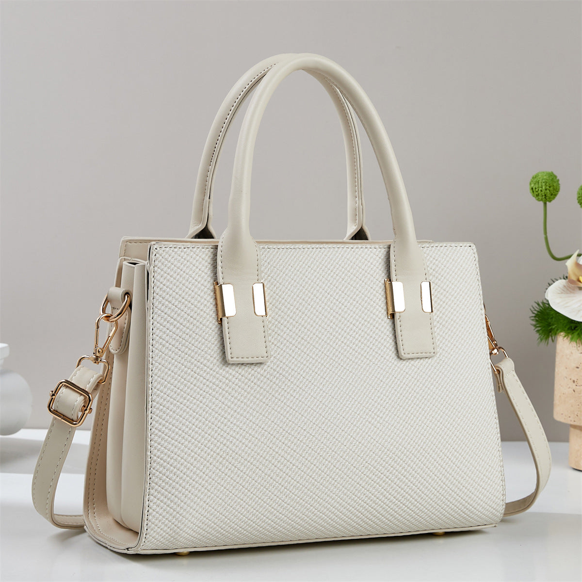 Women's Trendy High Textured Large Capacity Women's Handbag
