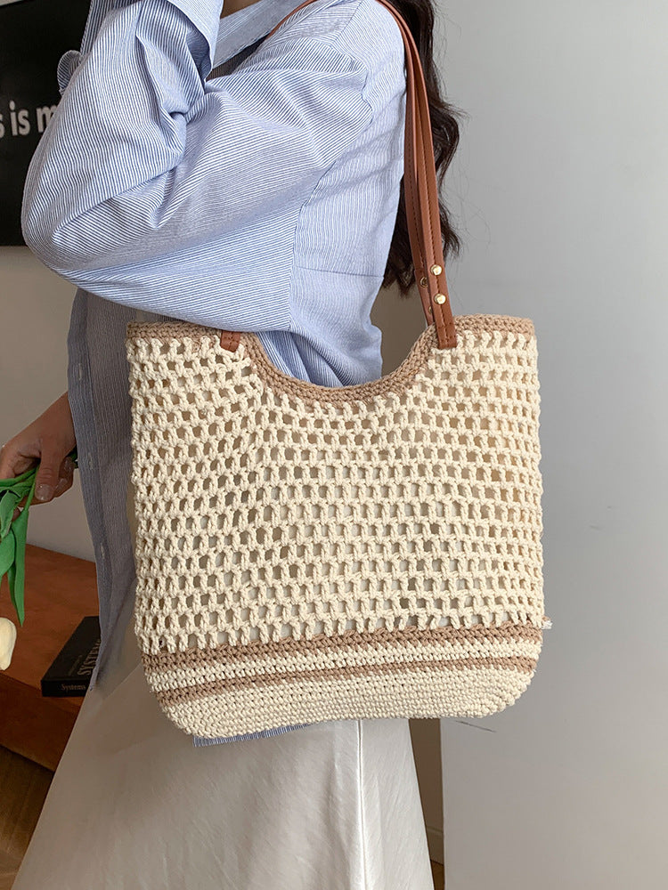 Women's Early Spring Artistic Fresh Woven Leisure Commute Seaside Holiday Hollow Women's Shoulder Bag