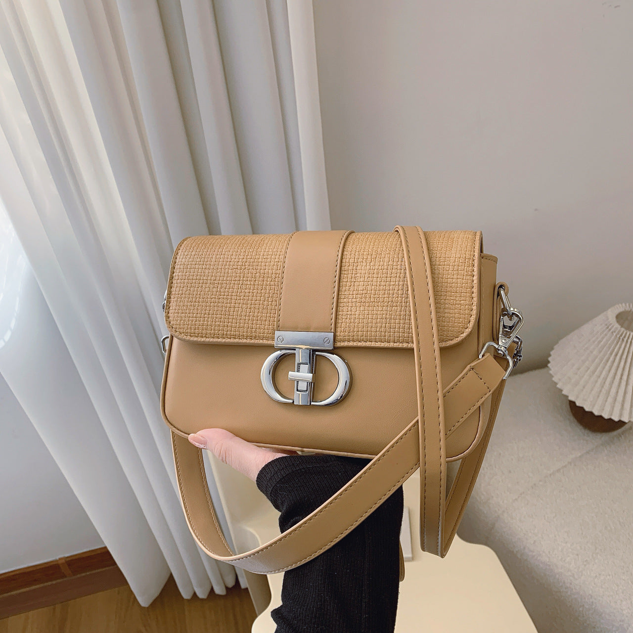 Women's Retro Minority Design Fashionable Chain High Sense Women's Messenger Bag