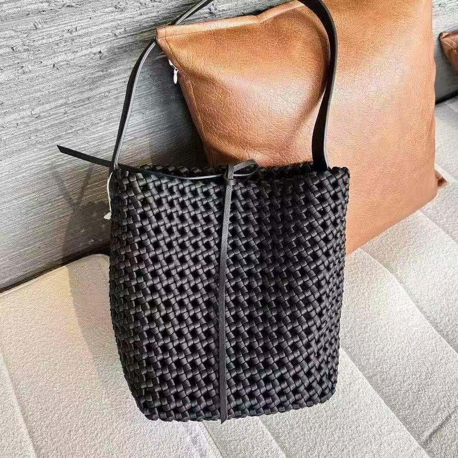 Niche Design Retro Woven Commuter Underarm Bucket Bag