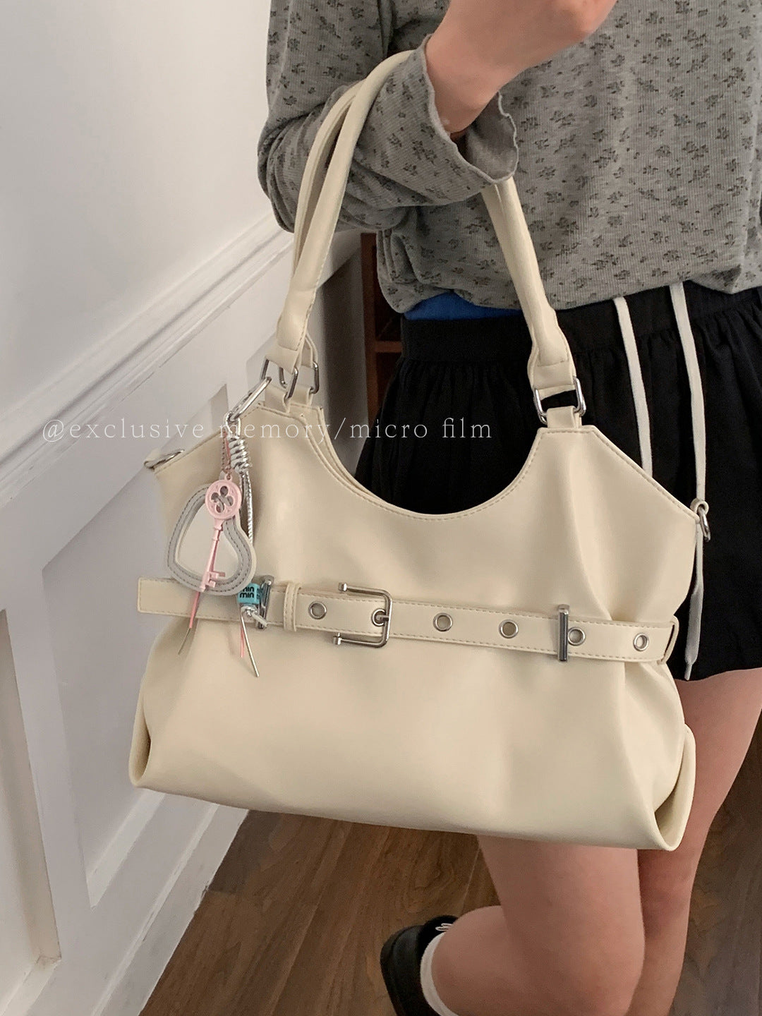 Women's Korean Style Large Capacity Commuter Simple Tote Bag