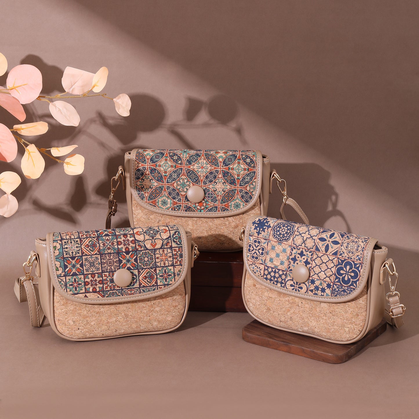 Women's Ethnic Style Pattern Cork Bark Wooden Lining Outer Simple Lightweight Women's Messenger Bag