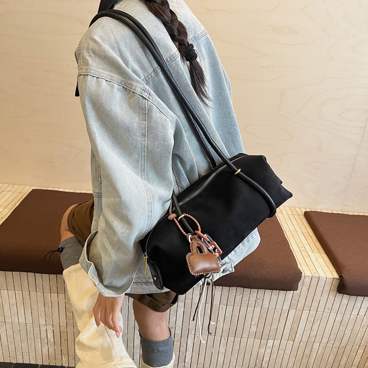Women's Retro Minority Portable Commuter Fashion Suede Underarm Bag