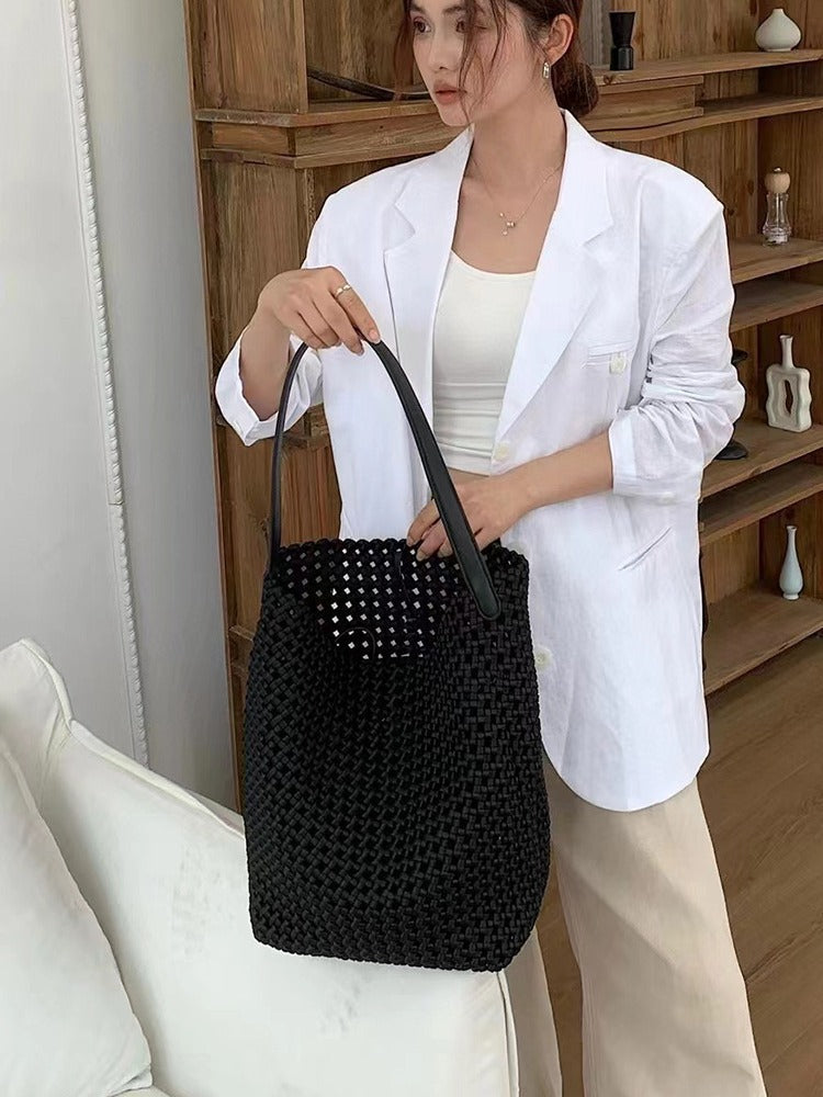 Idle Style Large Capacity First Layer Cowhide Hand-woven Single Bucket Bag