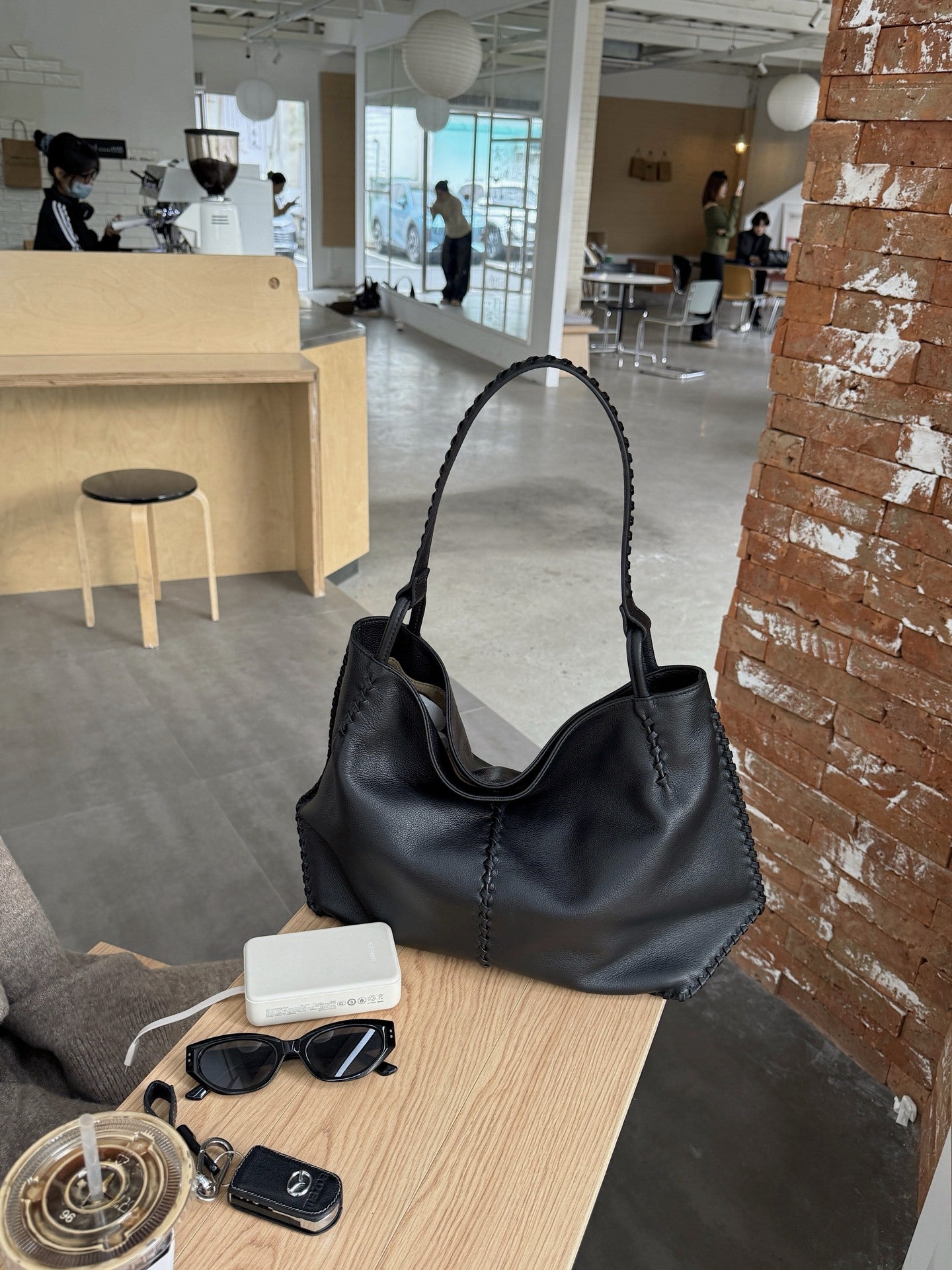 Women's Top Layer Cowhide Large Capacity Commuter Simple Woven Stitching Underarm Bag