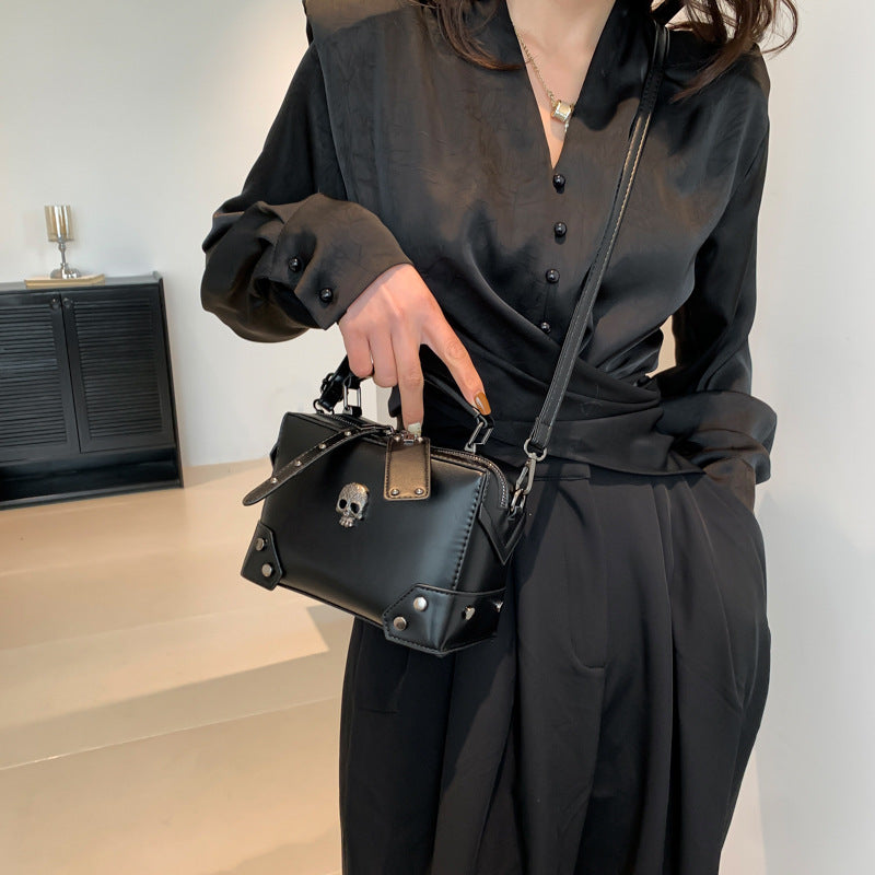 Women's High-grade Trendy Rivet Motorcycle Skull Women's Messenger Bag