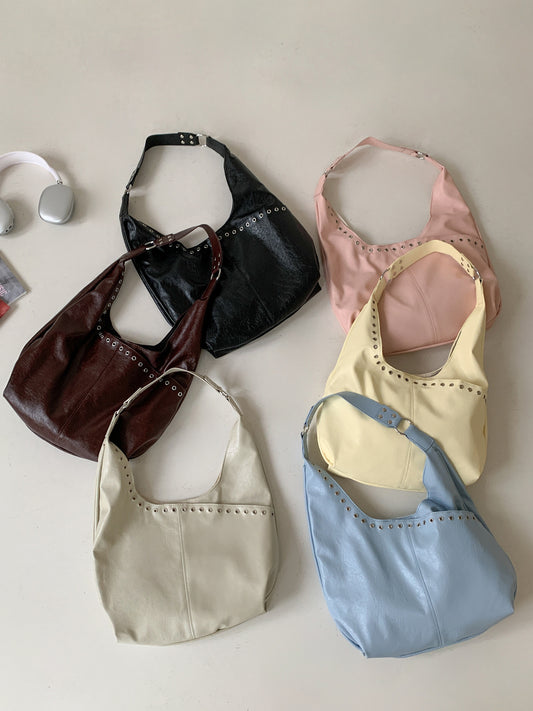 Women's Leisure Commute Rivet Horizontal Large Capacity Retro Style High-grade Tote Bag