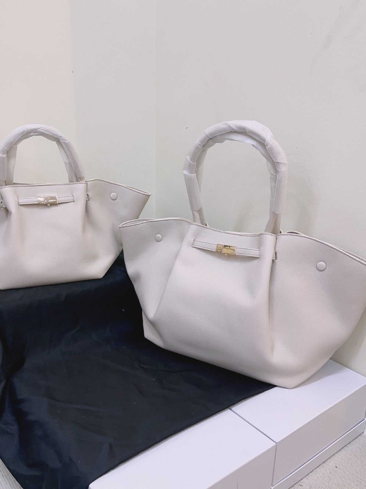 British Niche Wings Style Large Capacity Handbags