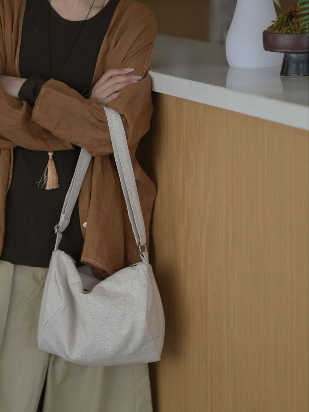 Women's Simple Pillow Large Capacity Solid Color Cotton Linen Niche Travel Bags