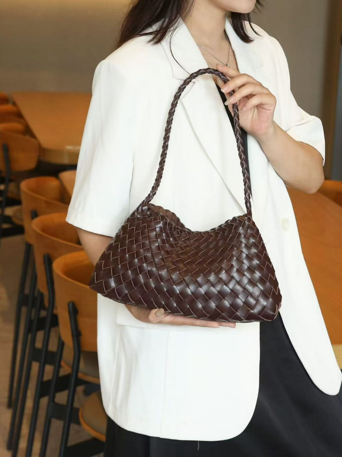 Women's Sense Authentic Leather Weave Underarm Versatile Vegetable Basket Women's Shoulder Bag