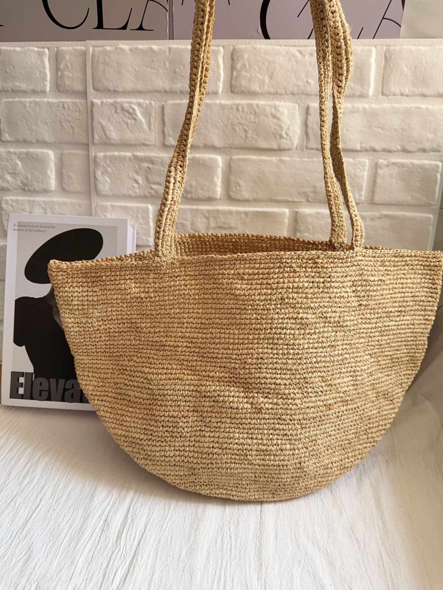 Women's Simple Elegant Handmade Straw Natural Raffia Versatile Large Capacity Women's Messenger Bag