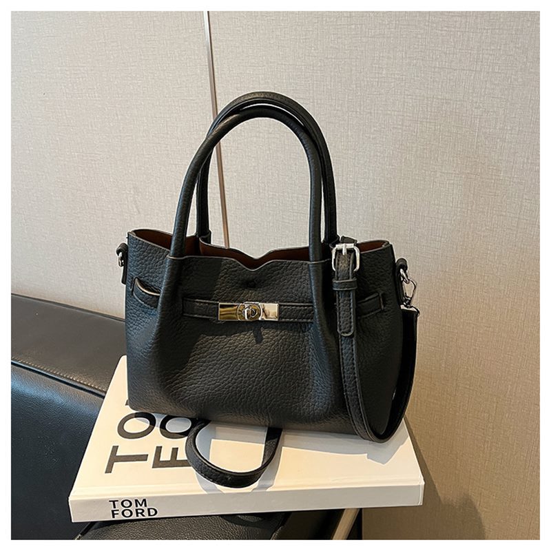 Versatile Female Simple Advanced Texture Commuter Underarm Bag