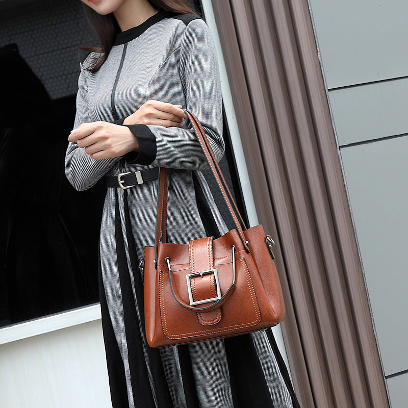 Women's Oil Wax Leather Portable Retro Fashion Large Tote Bags